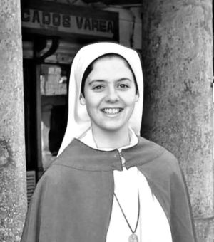 Foto em preto e branco de Irmã Clare Crocket